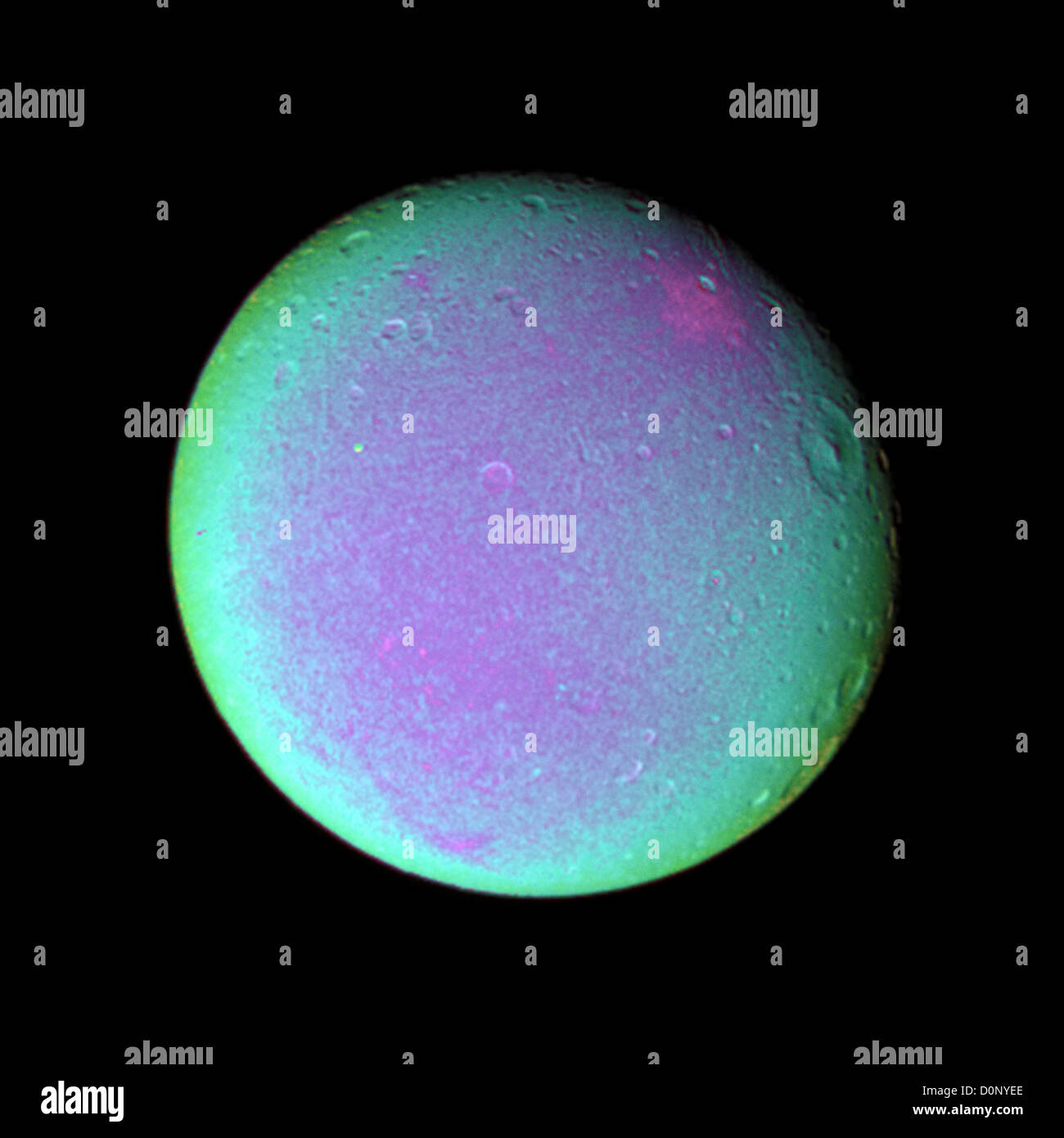 Image En Fausses Couleurs De La Lune De Saturne Dione Banque D