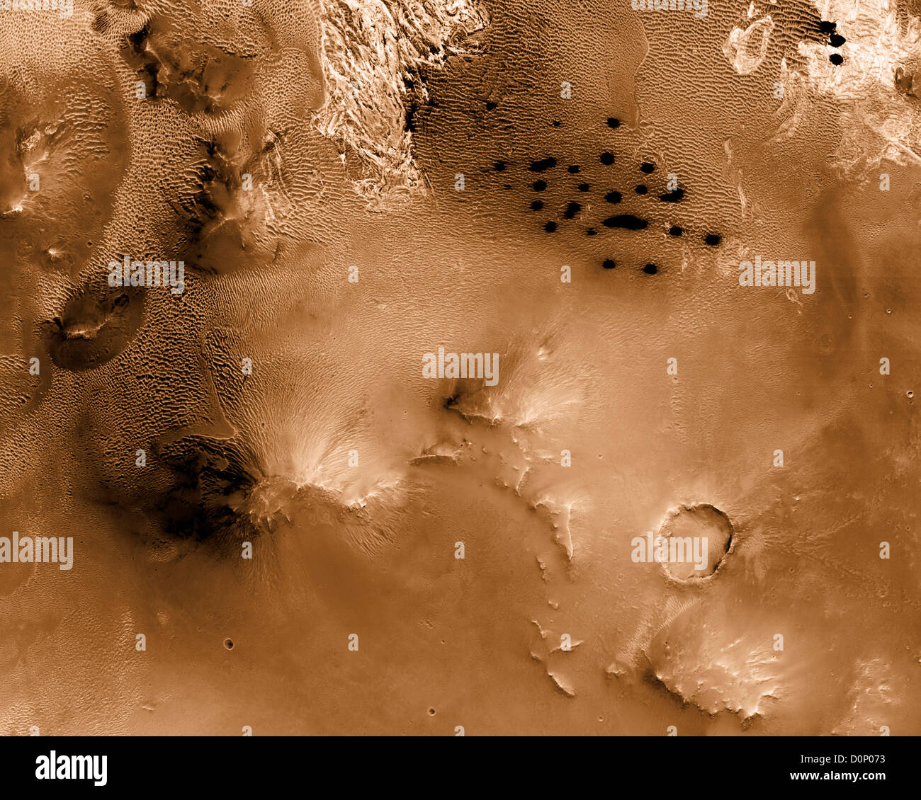 Des crêtes et des taches sombres vu par Mars Reconnaissance Orbiter Banque D'Images