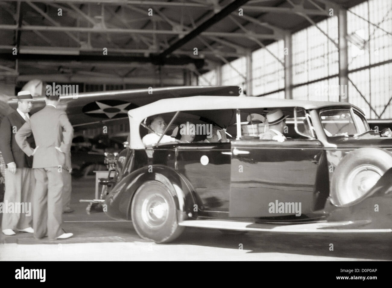 Le président Roosevelt visitant Langley Field Banque D'Images