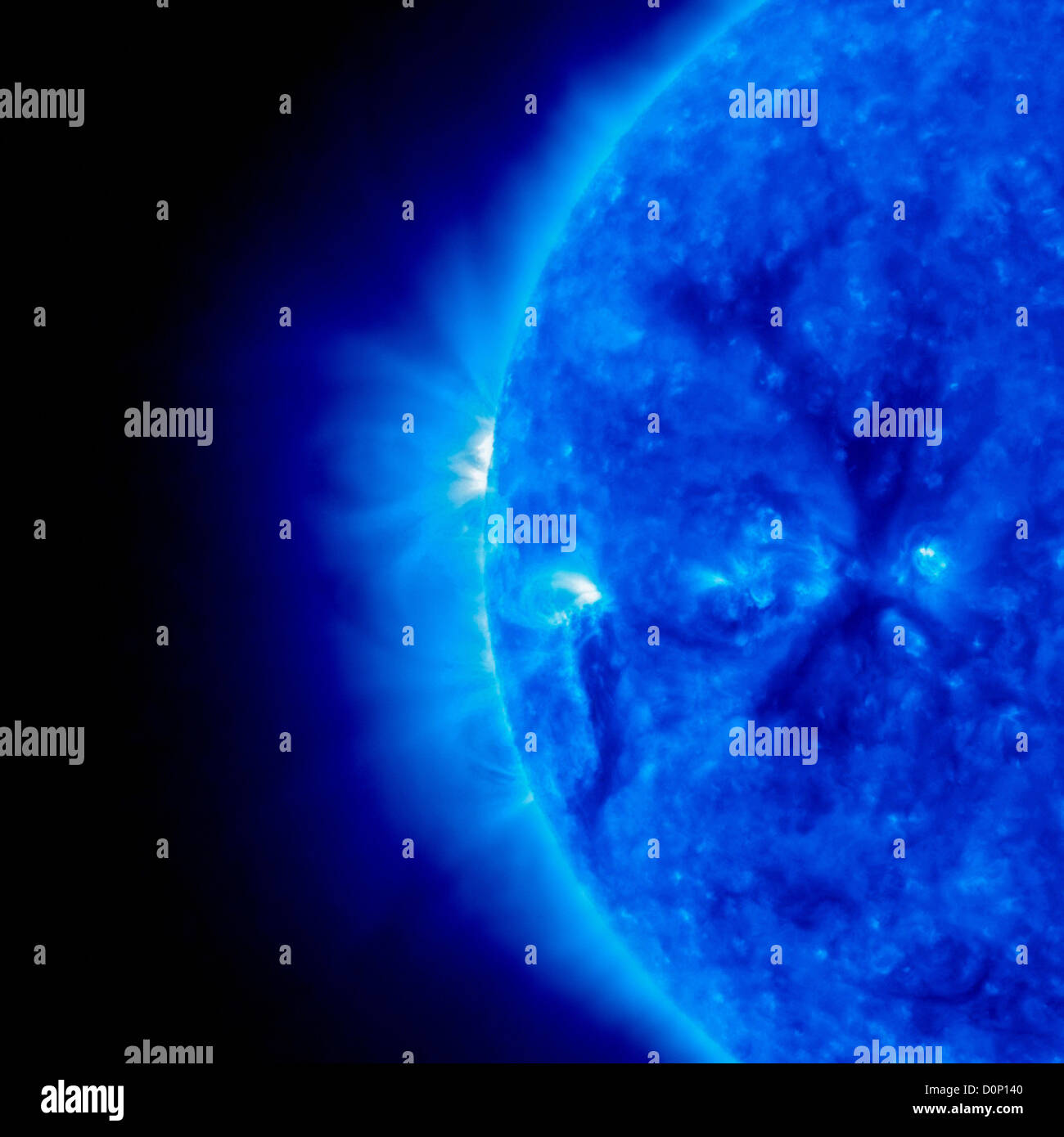 L'Observatoire des relations Soleil-Terre (stéréo) derrière l'engin spatial a pris cette image plasma boucles magnétiques sur les lignes suivantes Banque D'Images