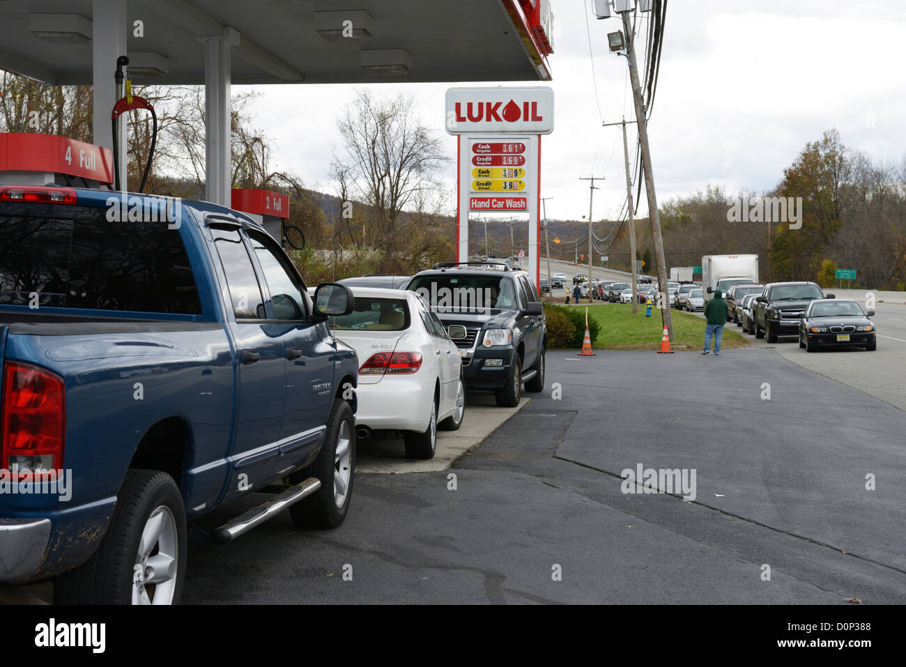 Line à la station de gaz après l'Ouragan Sandy, le nord du New Jersey Banque D'Images