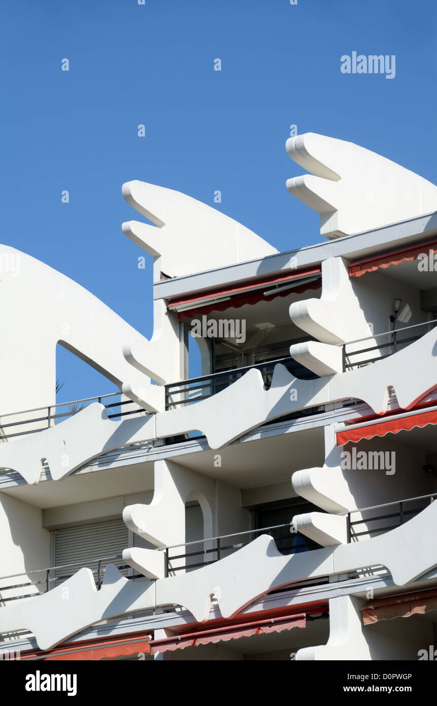 Béton sculpté Détails architecturaux de la Résidence du Soleil (1977) Appartement moderniste à la Grande-Motte Hérault France Banque D'Images