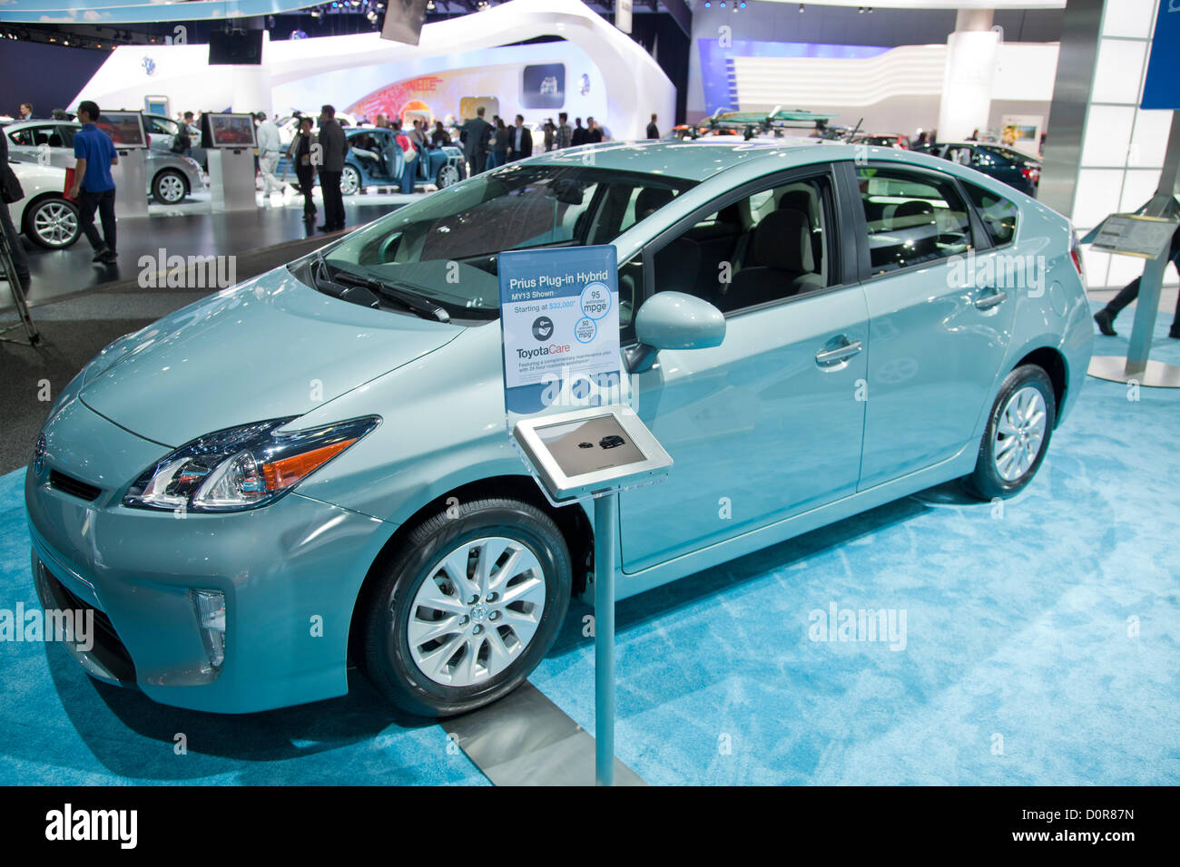 2013 Toyota Prius hybride. 2013 Nouvelles voitures vertes, électriques et hybrides sont en vedette à la Los Angeles Auto Show le 29 novembre 2012. Centre de Convention de Los Angeles, Californie, USA Banque D'Images