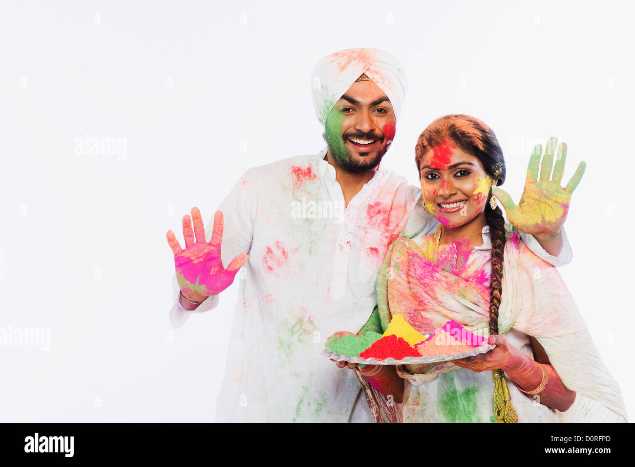 Couples célébrant Holi Banque D'Images