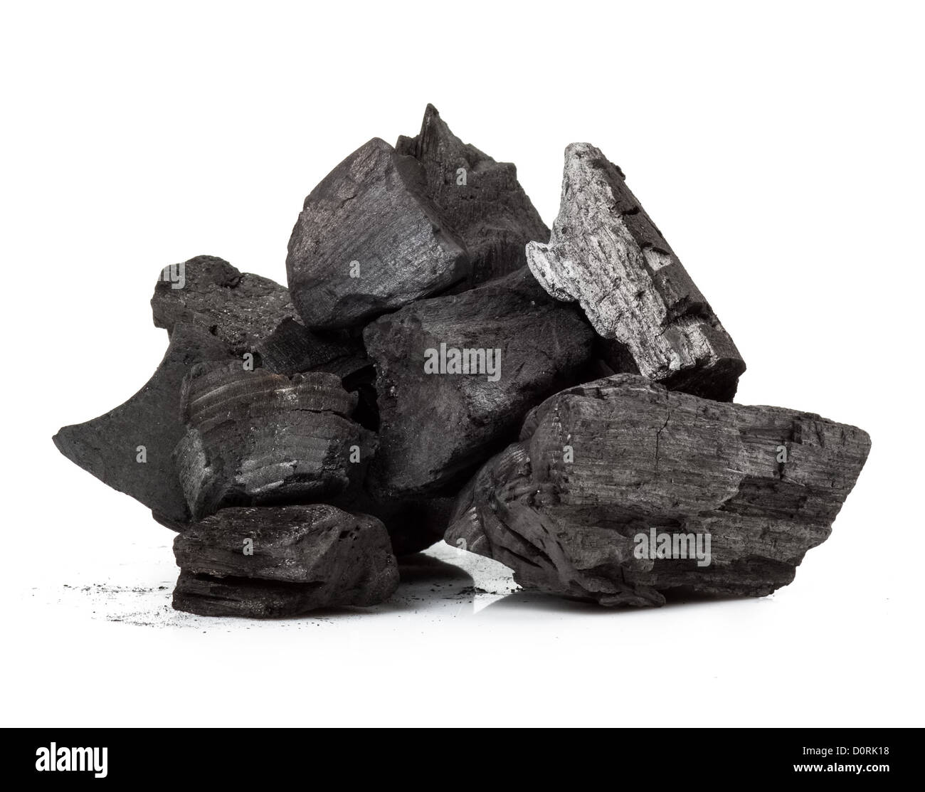 Morceau de bois charbon fracturés isolated over white background Banque D'Images
