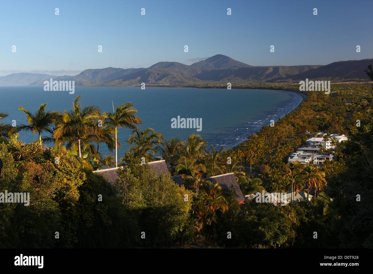 Flagstaff Hill, hill, vue, Port Douglas, Queensland, Australie, palmiers, soleil, ciel bleu, mer, l'après-midi, quatre Mile Plage, côte, b Banque D'Images