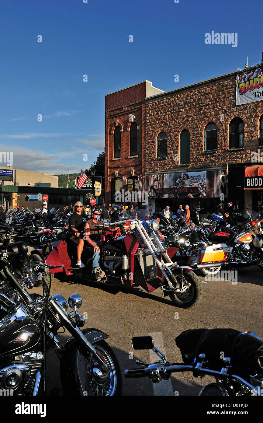 Les motards, bizarres, des gens, Sturgis, rallye, graisseur, horizontal, biker, main street, Black Hills, Dakota du Sud, Harley, Harley Davi Banque D'Images