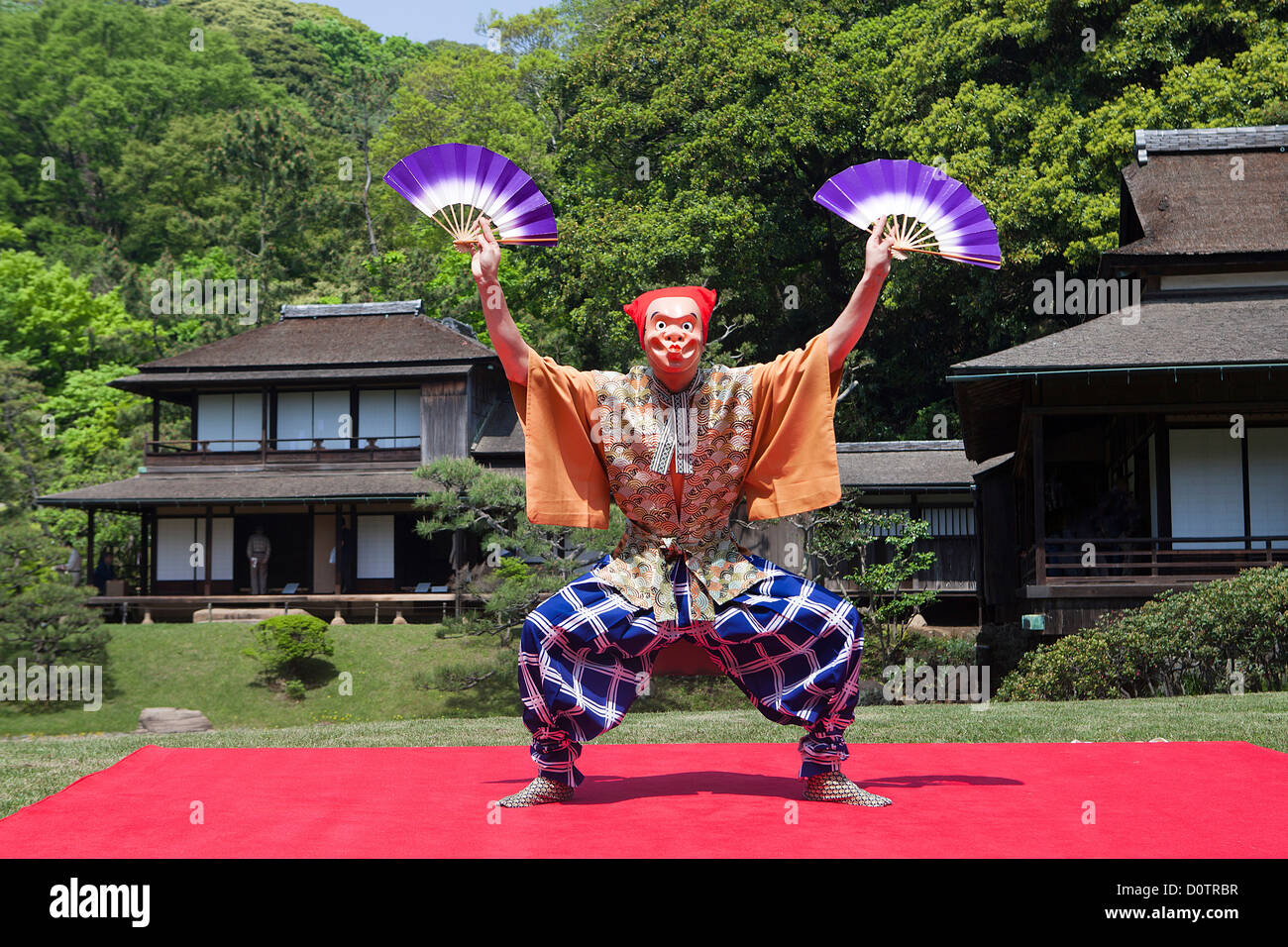 Le Japon, Asie, vacances, voyage, Yokohama, Sankei-en, Jardin, traditionnelle, des costumes, de la danse, de l'interprète Banque D'Images