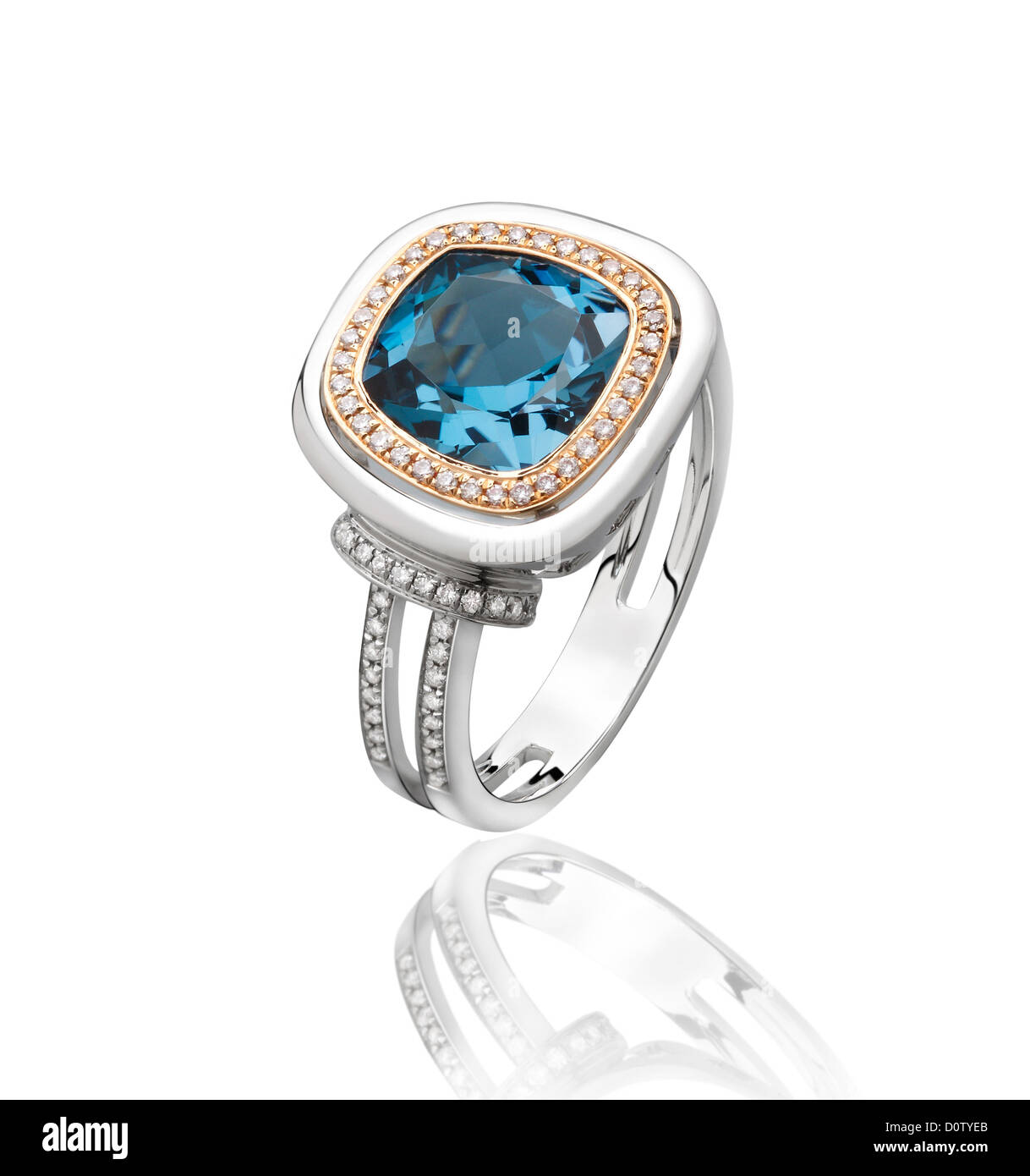 Le plus grand cadeau bague diamant saphir bleu Photo Stock - Alamy
