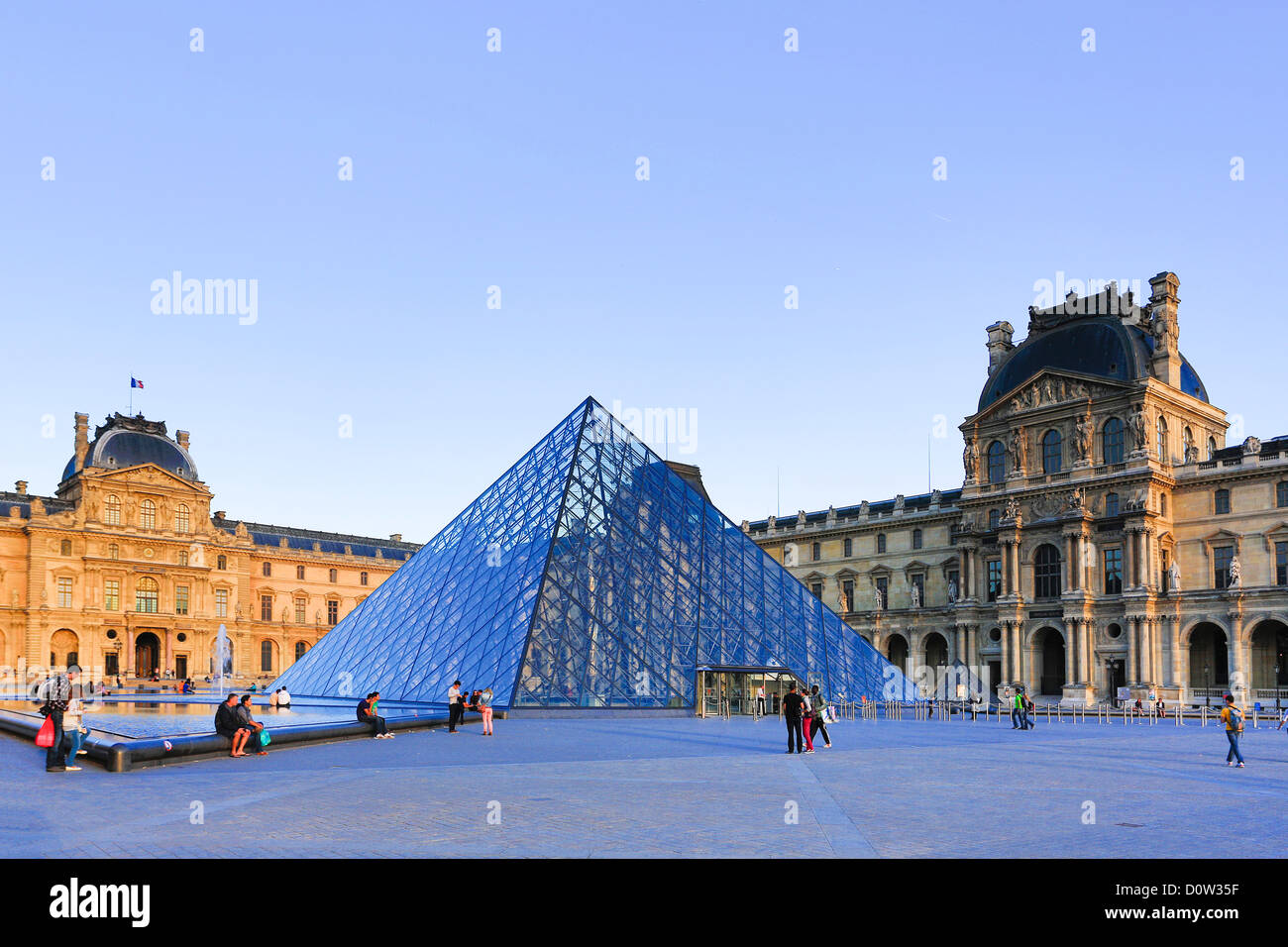 France, Europe, voyage, Paris, Ville, Louvre, Musée, pyramide, arch, architecture, art, artistique, monument, monumental, Skyline Banque D'Images