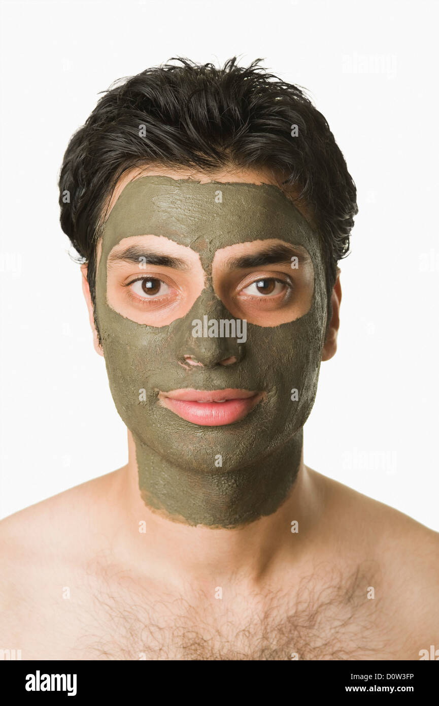 Portrait d'un homme avec la boue pack Banque D'Images