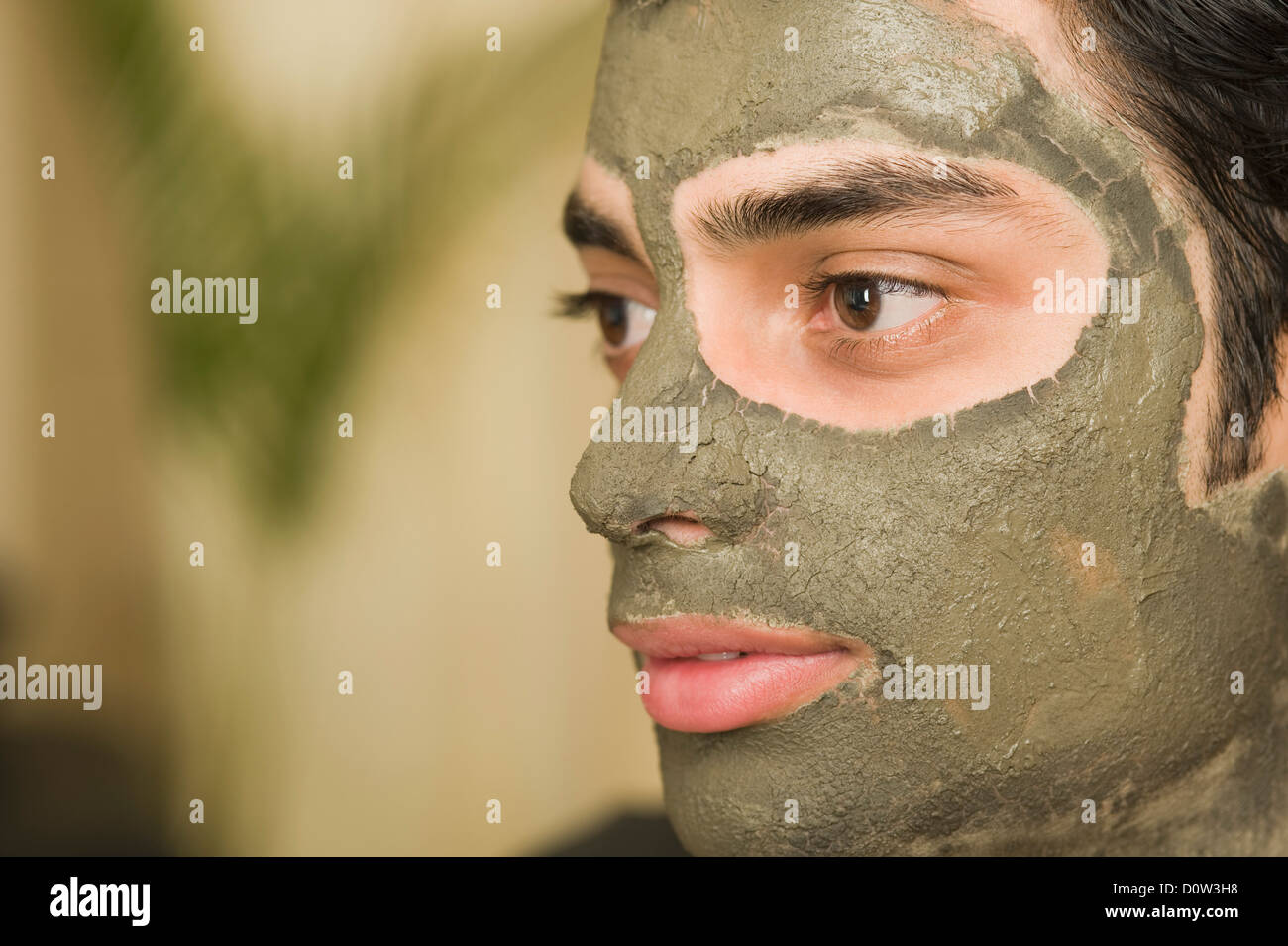Portrait d'un homme avec la boue pack Banque D'Images