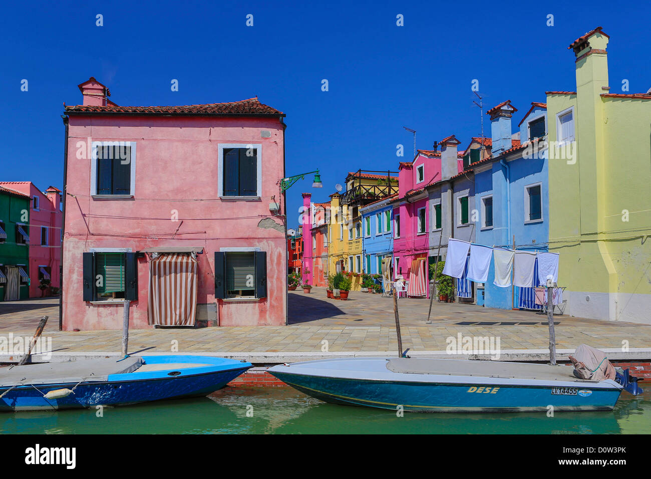 L'Italie, l'Europe, voyage, Burano, architecture, bateau, canal, colorées, couleurs, tourisme, Venise Banque D'Images