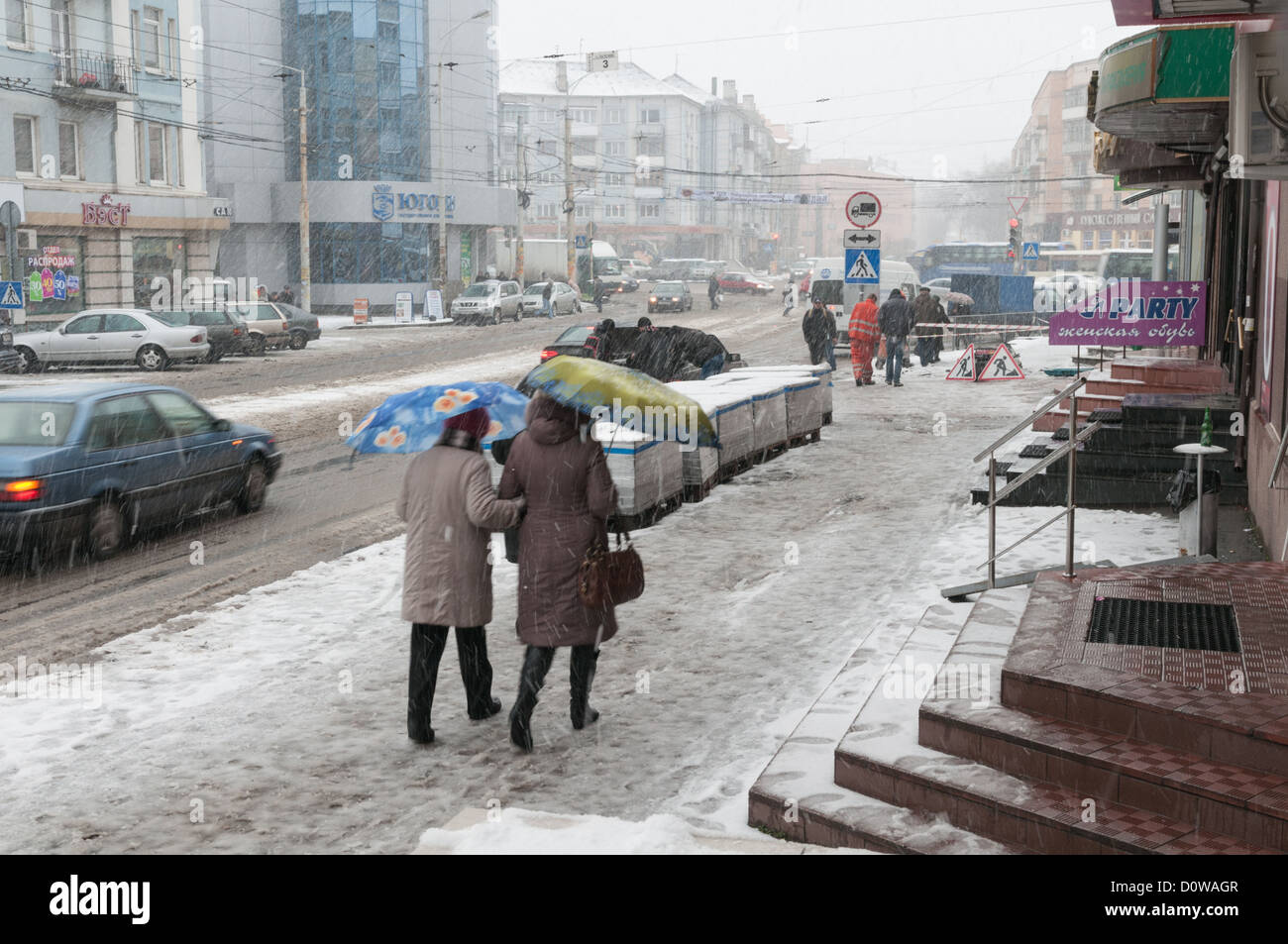 Tempête de neige à rues de Kaliningrad. La Russie Banque D'Images