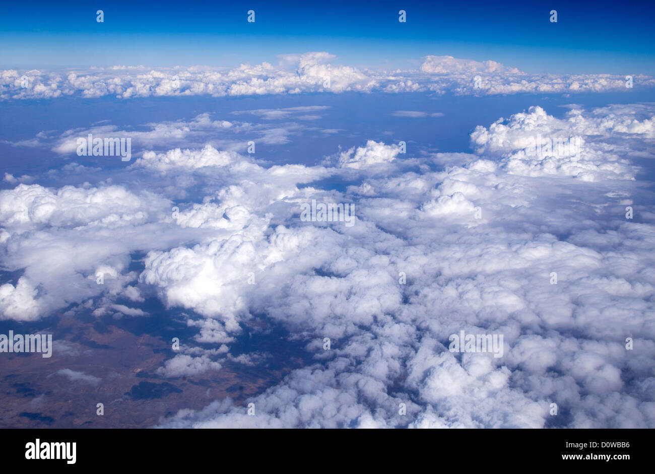 Ciel et nuages de fond d'antenne Banque D'Images