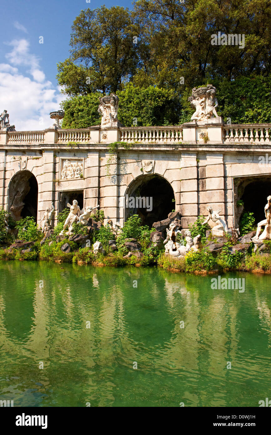 Parc Royal du palais de Caserte - Éole Fontaine. L'Italie. Site du patrimoine mondial de l'UNESCO Banque D'Images