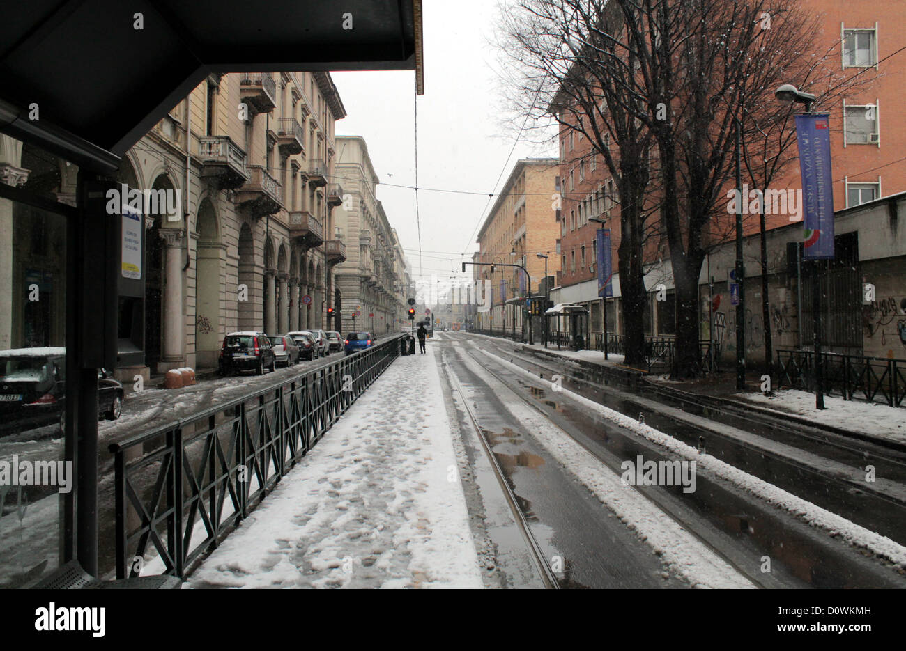 Tram dans la neige (fermata del tram sotto la neve) Banque D'Images