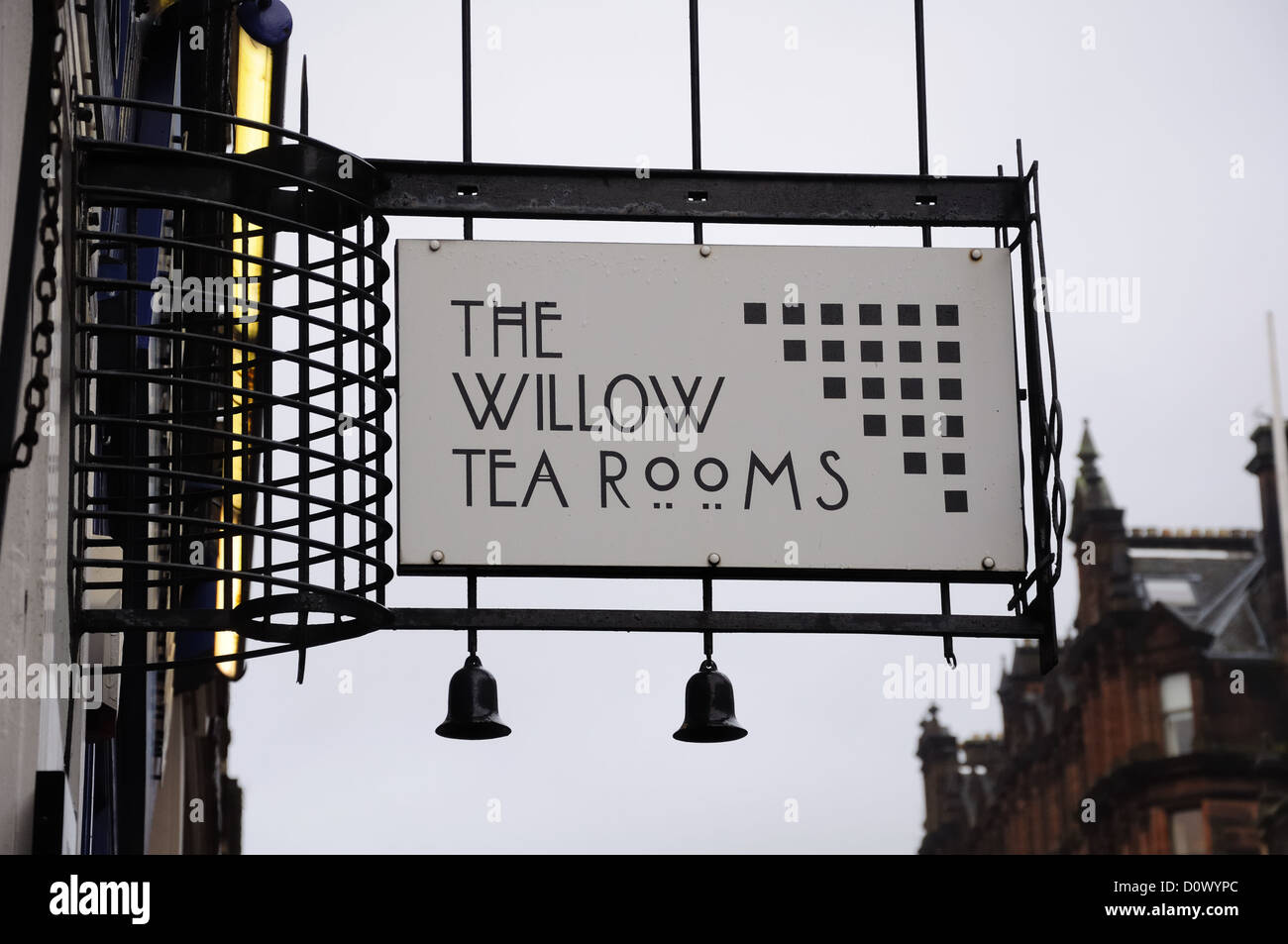 Un signe décoratif au-dessus de l'entrée pour le Willow Tea Rooms Dans Buchanan Street, Glasgow, Scotland, UK Banque D'Images