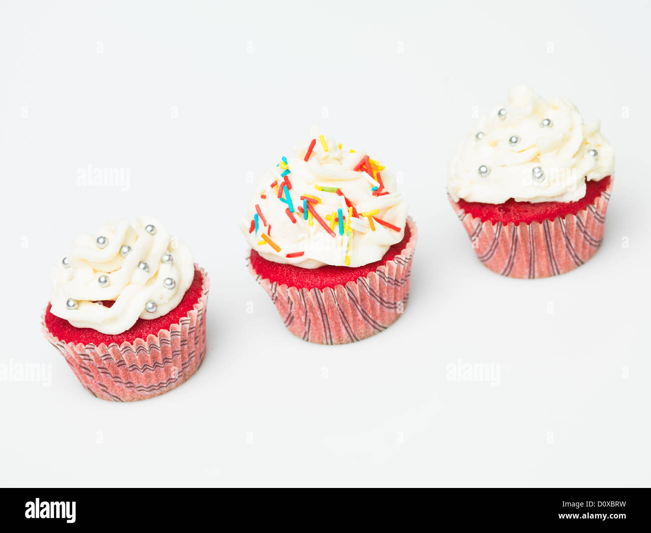 Groupe d'ornements multicolores détails muffins fond blanc Banque D'Images