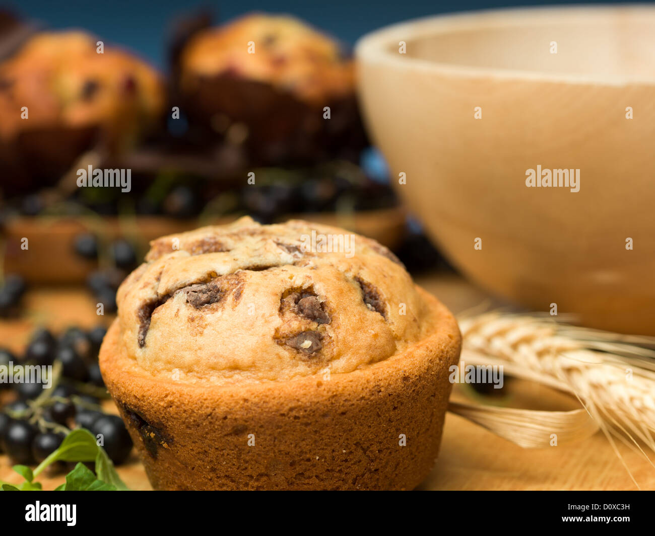 Cupcake traditionnel en bois agréable de cassis Banque D'Images