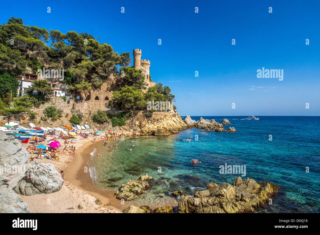 L'Espagne, l'Europe, la Catalogne, la Costa Brava Côte, Lloret de Mar, ville, plage, beach, blue, château, falaise, coast, colorée, Costa, Co Banque D'Images