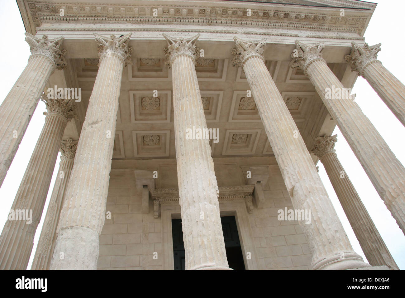 France, Europe, Nîmes, Maison Carrée, temple romain, colonnes, Banque D'Images