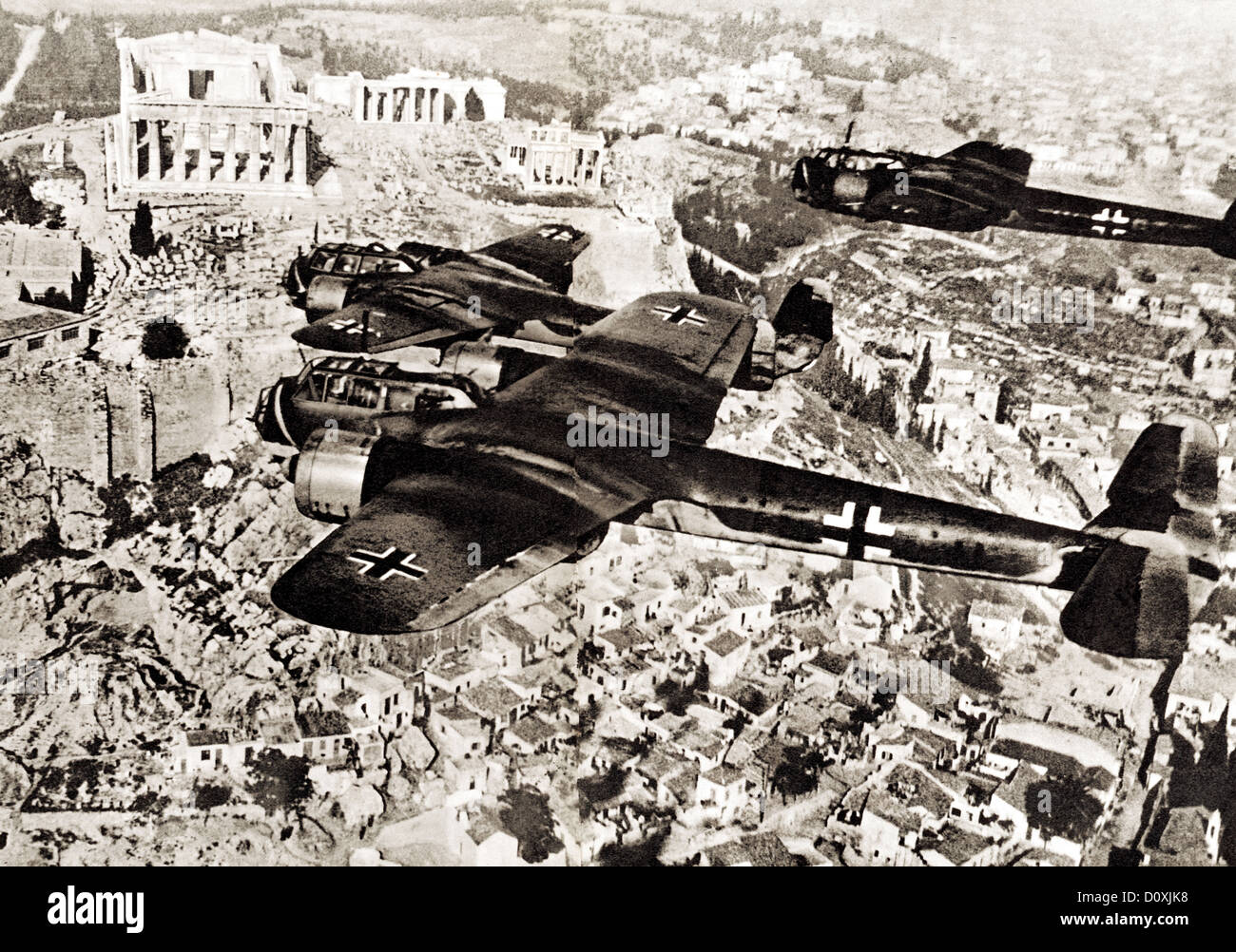 Luftwaffe, deux, l'allemand, Dornier Do 17, avion, vol, Athènes, l'Acropole, Bombardier, types de bombardiers de la Luftwaffe jusqu'en 1943, Monde Wa Banque D'Images