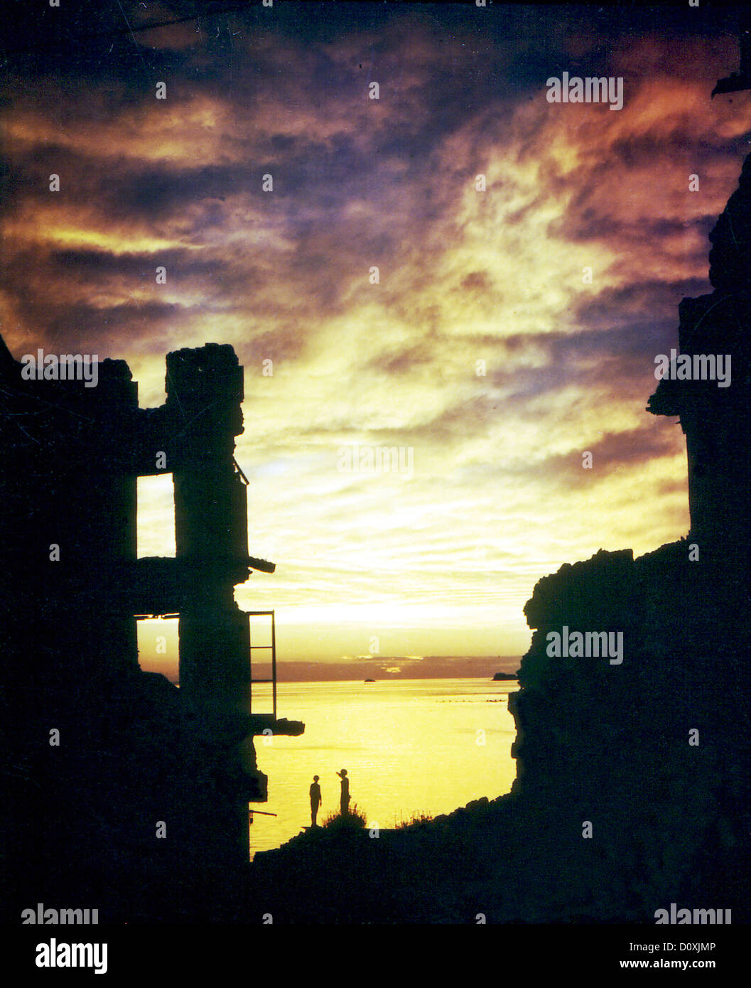 Opération, Overlord, Normandie, deux, American, soldats, regarder, coucher de soleil, ruines, Saint Lo, la seconde guerre mondiale, Département de la Manche, Fran Banque D'Images