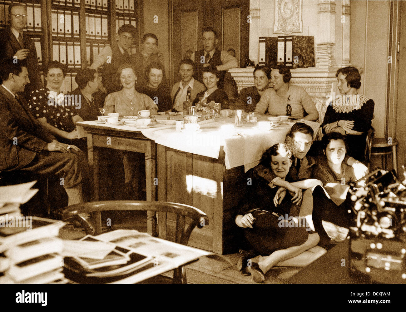 Eva Braun, Braun, collègues, office, photo agency, Heinrich Hoffmann, le troisième à partir de la droite, marbre, femme, maîtresse, Adolf Hitler Banque D'Images