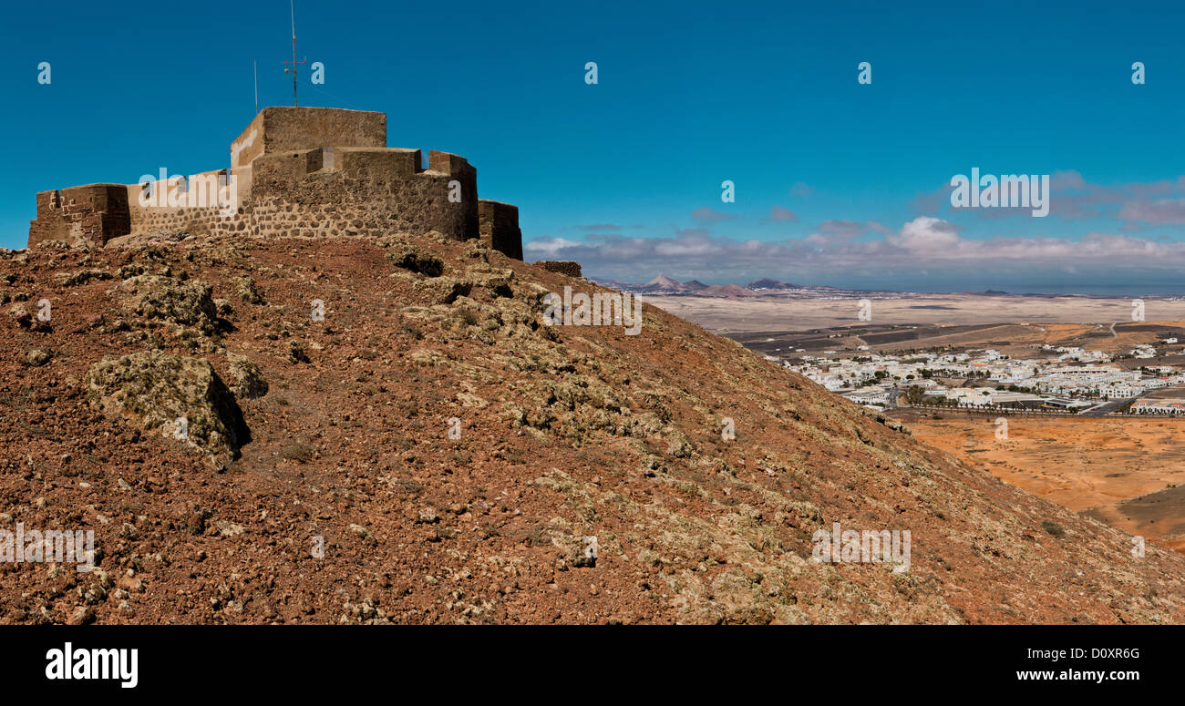 Teguise, Lanzarote, Espagne, Castillo de Guanapay, château, été, montagnes, collines, îles Canaries Banque D'Images