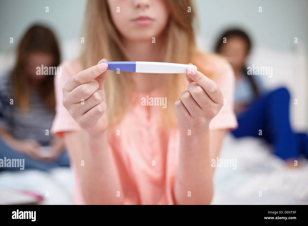 Test de grossesse adolescente avec Banque D'Images