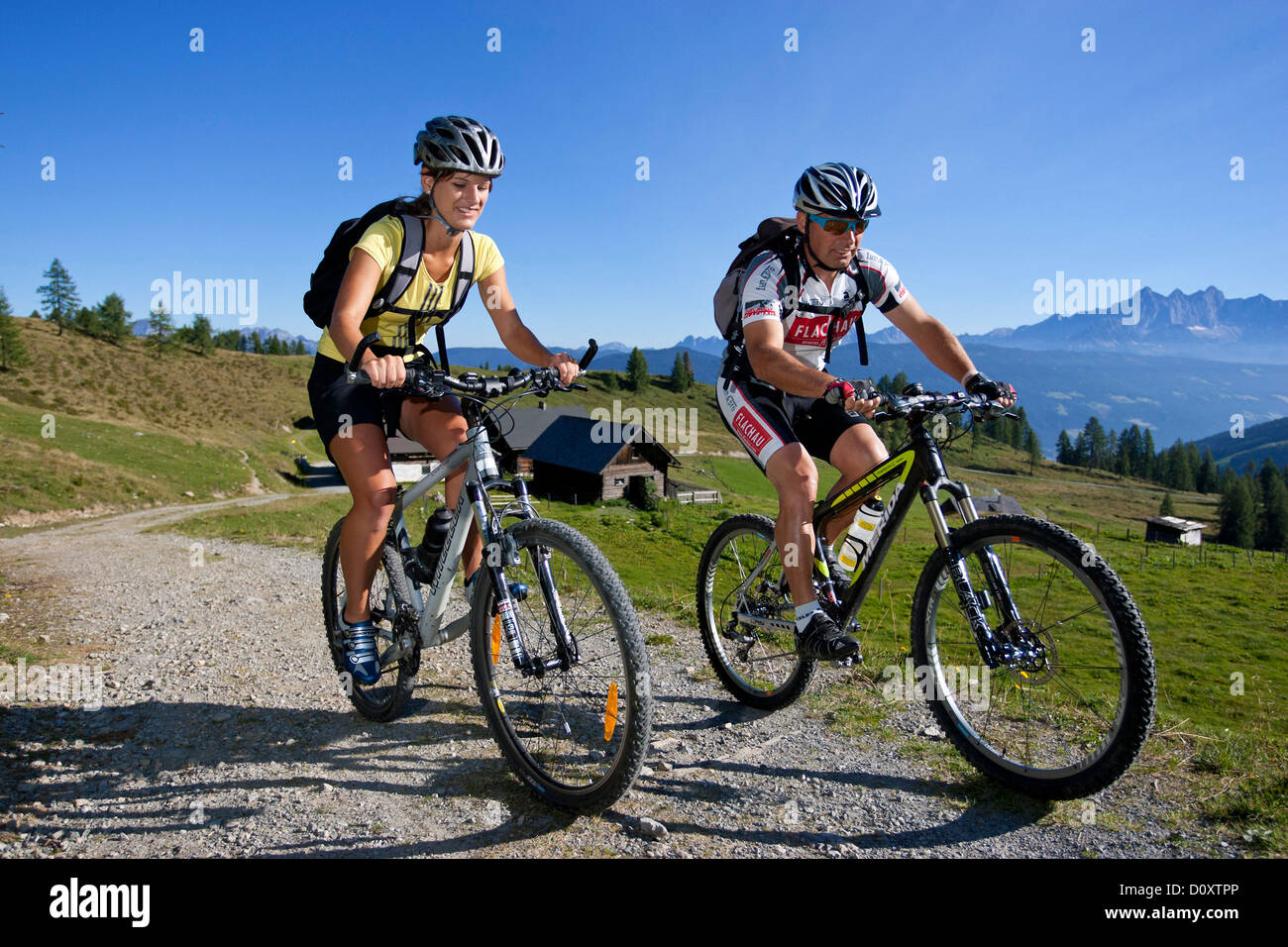 Autriche Europe Flachau adolescent cycliste le vélo Vélo VTT homme femme  groupe sport fun Photo Stock - Alamy