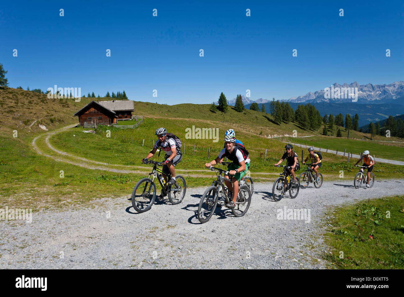 Autriche Europe Flachau adolescent cycliste le vélo Vélo VTT homme femme groupe sport fun Banque D'Images