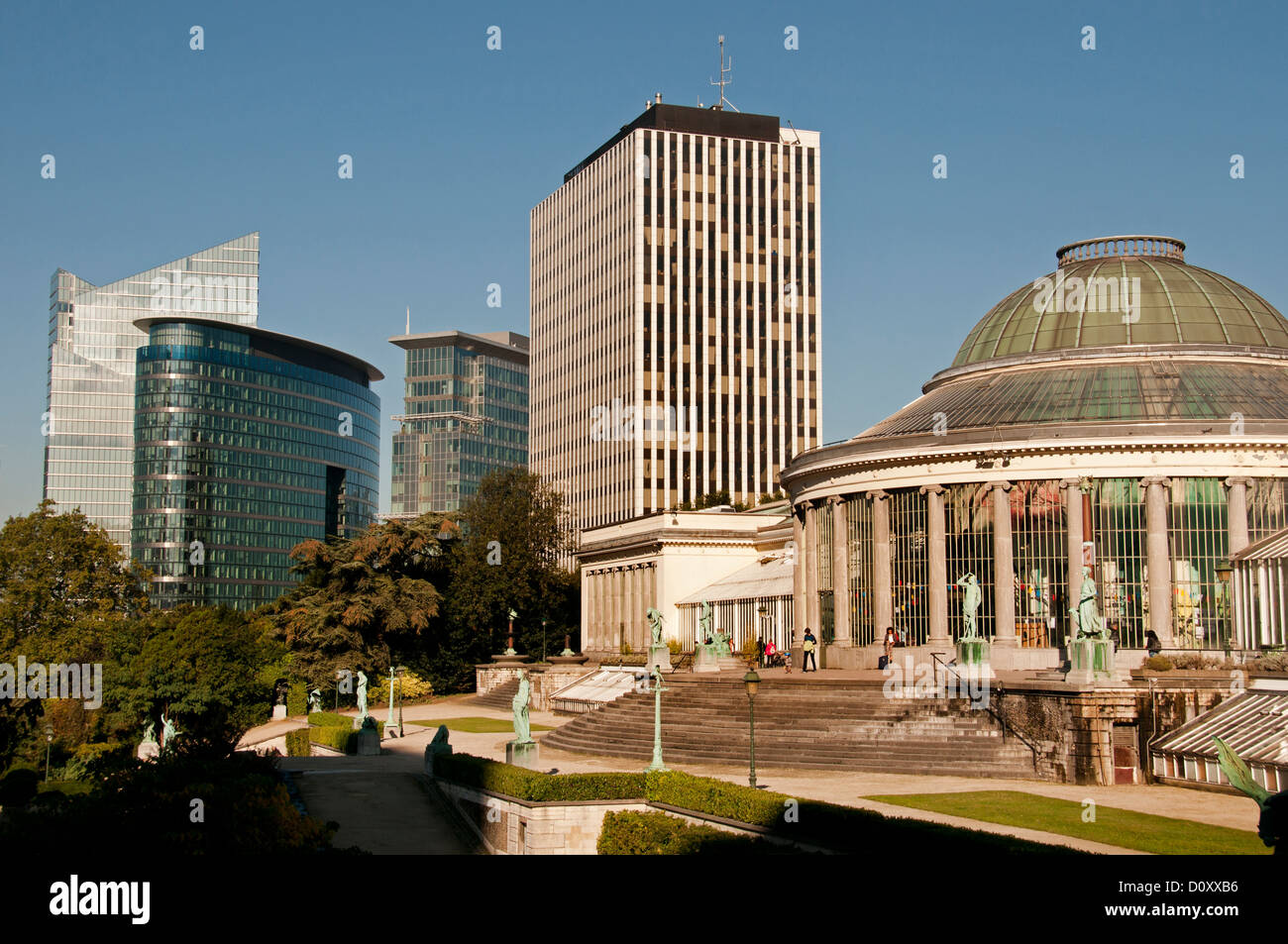 Bruxelles Belgique - Jardin Botanique - Kruidtuin Jardin Botanique de Bruxelles Le bâtiment principal centre financier et Botanique Banque D'Images