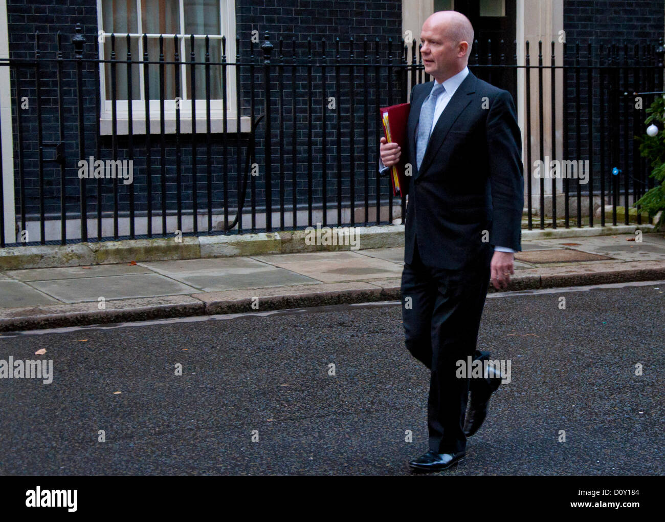 3 décembre 2012, Londres ; Secrétaire aux affaires étrangères, William Hague MP laisse 10 Downing Street après la citation du ministère des Affaires étrangères et du Commonwealth (FCO) de l'Ambassadeur d'Israël Daniel Taub. Le FCO a indiqué clairement à Taub 'la profondeur de la UK's concerne' sur les plans visant à construire 3 000 logements de colons dans les territoires occupés. Credit : Andy Thornley / Alamy Live News Banque D'Images