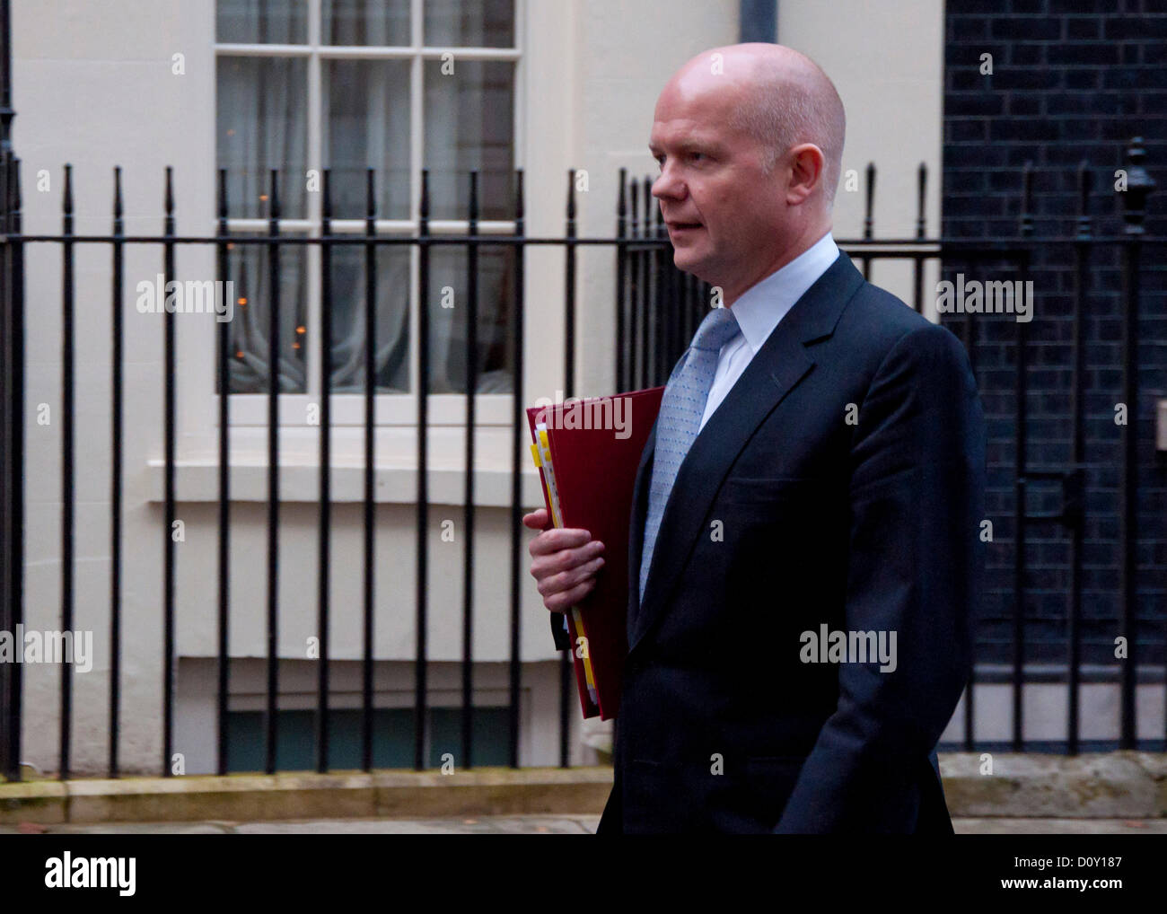 3 décembre 2012, Londres ; Secrétaire aux affaires étrangères, William Hague MP laisse 10 Downing Street après la citation du ministère des Affaires étrangères et du Commonwealth (FCO) de l'Ambassadeur d'Israël Daniel Taub. Le FCO a indiqué clairement à Taub 'la profondeur de la UK's concerne' sur les plans visant à construire 3 000 logements de colons dans les territoires occupés. Credit : Andy Thornley / Alamy Live News Banque D'Images