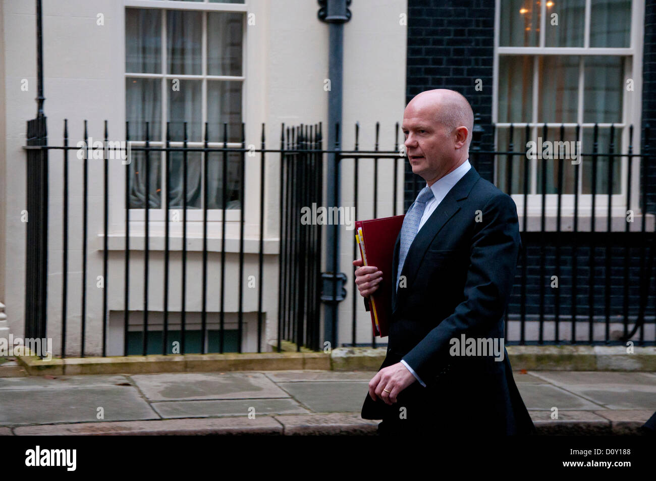 3 décembre 2012, Londres ; Secrétaire aux affaires étrangères, William Hague MP laisse 10 Downing Street après la citation du ministère des Affaires étrangères et du Commonwealth (FCO) de l'Ambassadeur d'Israël Daniel Taub. Le FCO a indiqué clairement à Taub 'la profondeur de la UK's concerne' sur les plans visant à construire 3 000 logements de colons dans les territoires occupés. Credit : Andy Thornley / Alamy Live News Banque D'Images