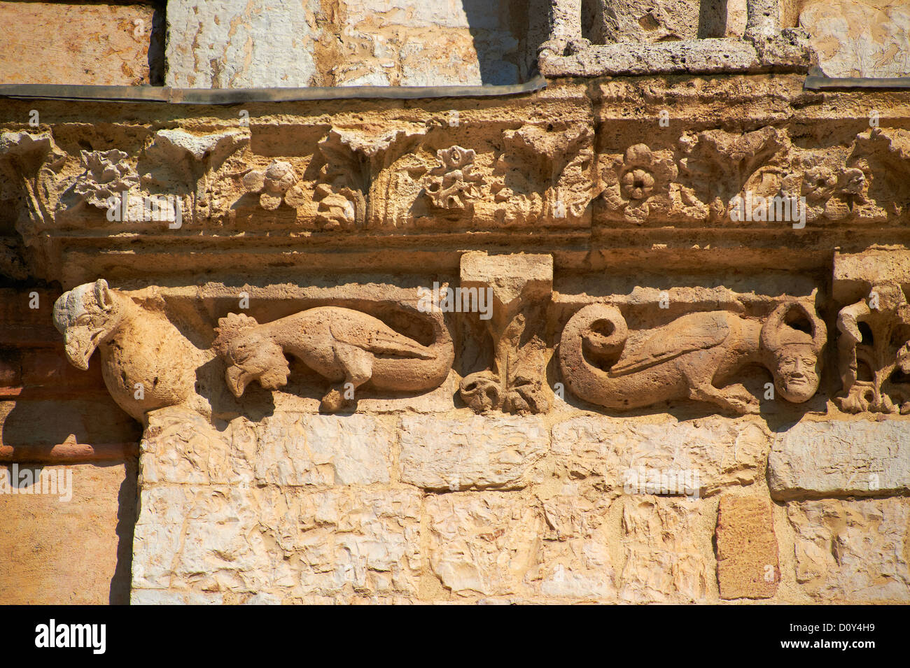 Sculptures médiévales de la face de la Basilique Papale de Saint François d'Assise, ( Basilique Papale di San Francesco Assisi, Italie ) Banque D'Images