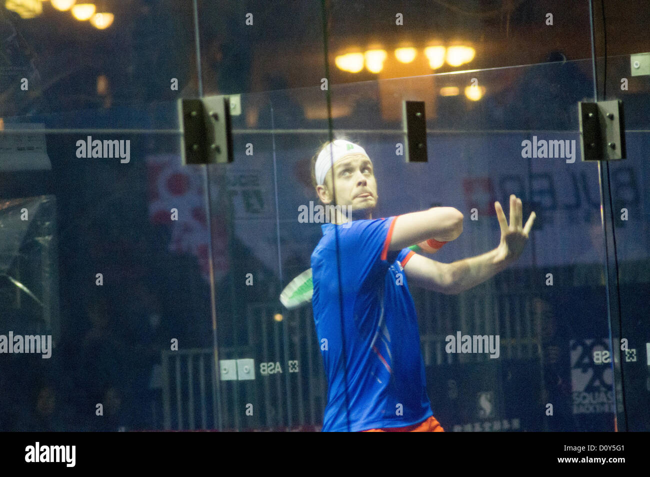 Les hommes de finale de Cathay Pacific Sun Hung Kai Hong Kong financière Squash Open 2012. Ramy Ashour vs James Willstrop, Ramy Ashour a demandé le titre de la femme. Hong Kong, Dec 2, 2012. Banque D'Images