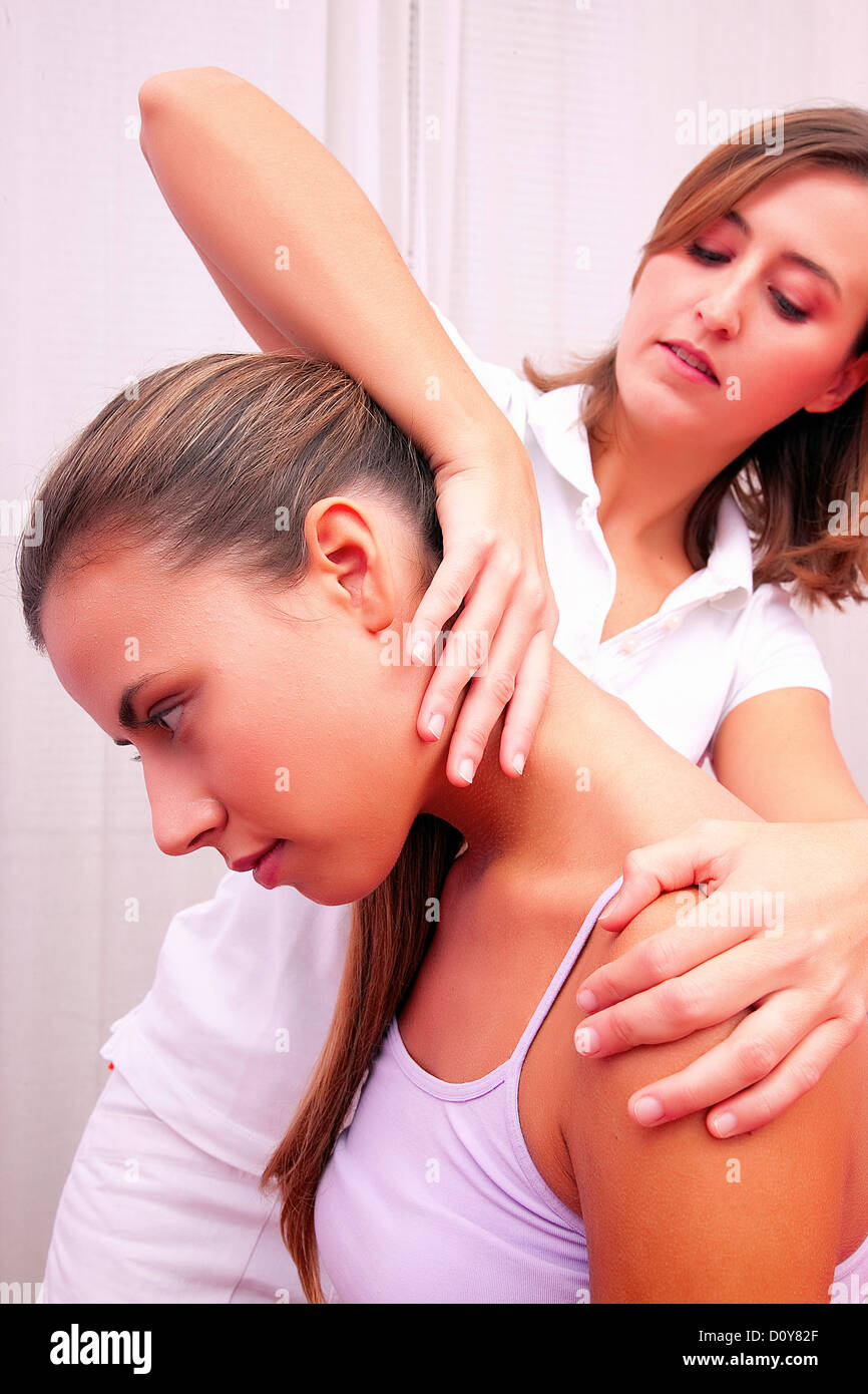 Pour l'évaluation technique d'ostéopathie rachis cervical Banque D'Images