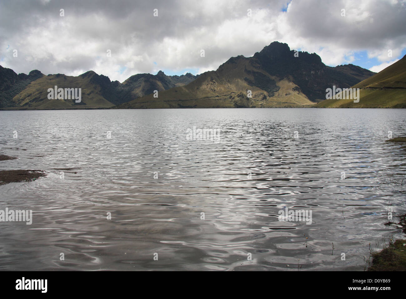 Lac de volcan en haute altitude en Equateur Banque D'Images