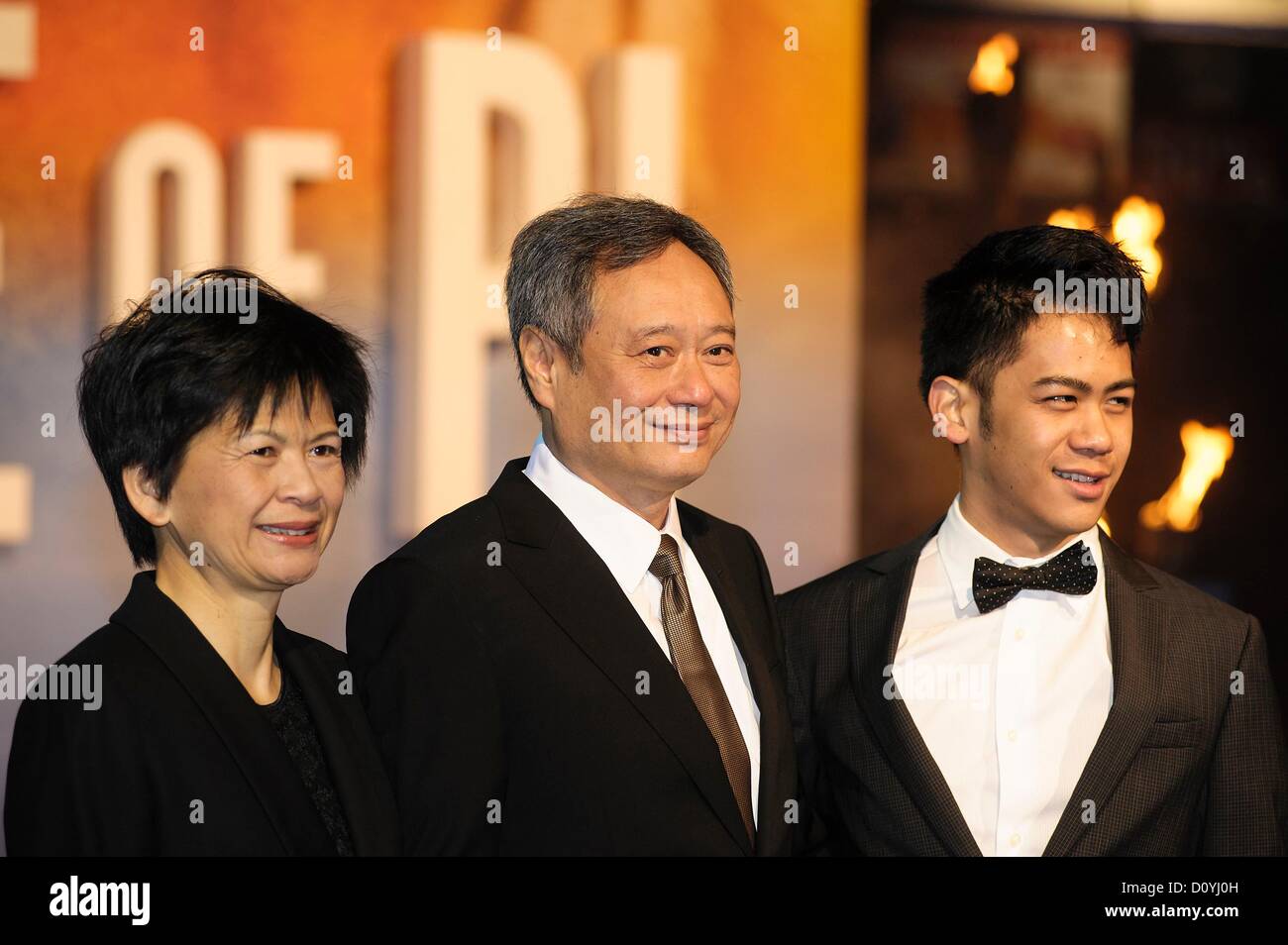 Londres, Royaume-Uni. 3e décembre 2012. Réalisateur Ang Lee avec sa famille assiste à la première UK de LIFE OF PI le 03/12/2012 à l'Empire Leicester Square, Londres. Les personnes sur la photo : Ang Lee. Photo par Julie Edwards Banque D'Images
