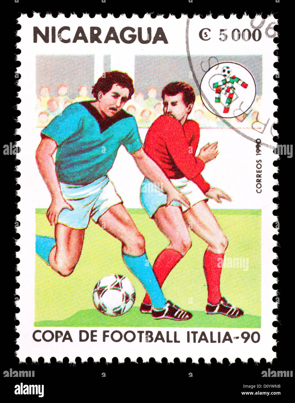Timbre-poste du Nicaragua représentant des joueurs de football, émis pour la Coupe du Monde 1990 en Italie. Banque D'Images