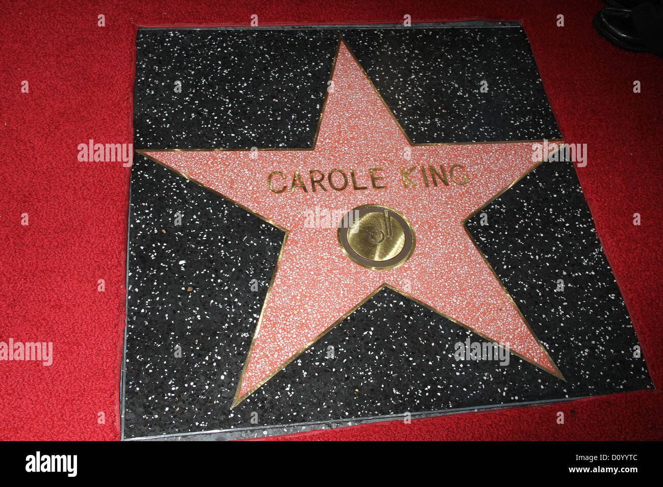 2 décembre 2012 - Hollywood, Californie, États-Unis - J15558CHW .Carole King à l'Honneur avec étoile sur le Hollywood Walk of Fame de Hollywood Hollywood Blvd, .ca, .12/03/2012 .CAROLE KING'S ÉTOILE SUR LE Walk of Fame d'HOLLYOOD . 2012 (Crédit Image : © Clinton Wallace/Photos/ZUMAPRESS.com) Globe Banque D'Images