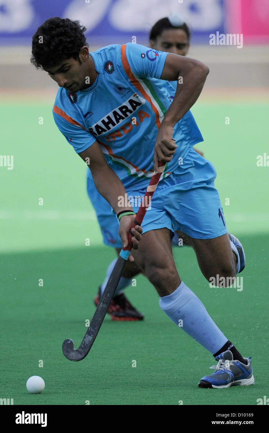 04.12.2012 Melbourne, Australie. Uthappa SK de l'Inde s'exécute avec le ballon lors de l'équipe masculine de hockey du Trophée des Champions de l'État Centre Hockey netball. Banque D'Images 04.12.2012 Melbourne, Australie. Uthappa SK de l'Inde s'exécute avec le ballon lors de l'équipe masculine de hockey du Trophée des Champions de l'État Centre Hockey netball. Banque D'Images