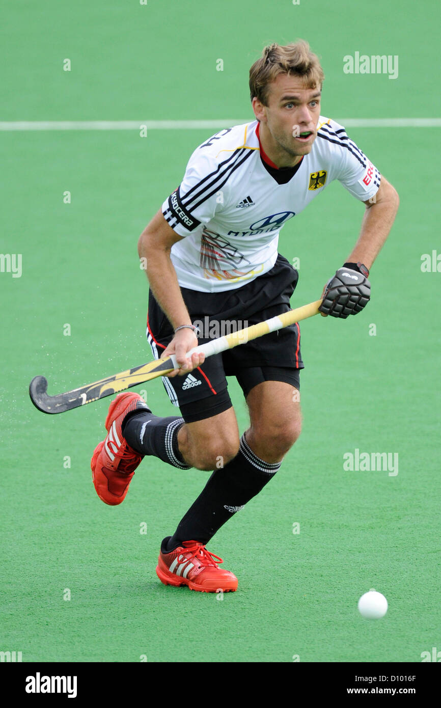 04.12.2012 Melbourne, Australie. Florian Woesch d'Allemagne s'exécute avec le ballon lors de l'équipe masculine de hockey du Trophée des Champions de l'État Centre Hockey netball. Banque D'Images 04.12.2012 Melbourne, Australie. Florian Woesch d'Allemagne s'exécute avec le ballon lors de l'équipe masculine de hockey du Trophée des Champions de l'État Centre Hockey netball. Banque D'Images