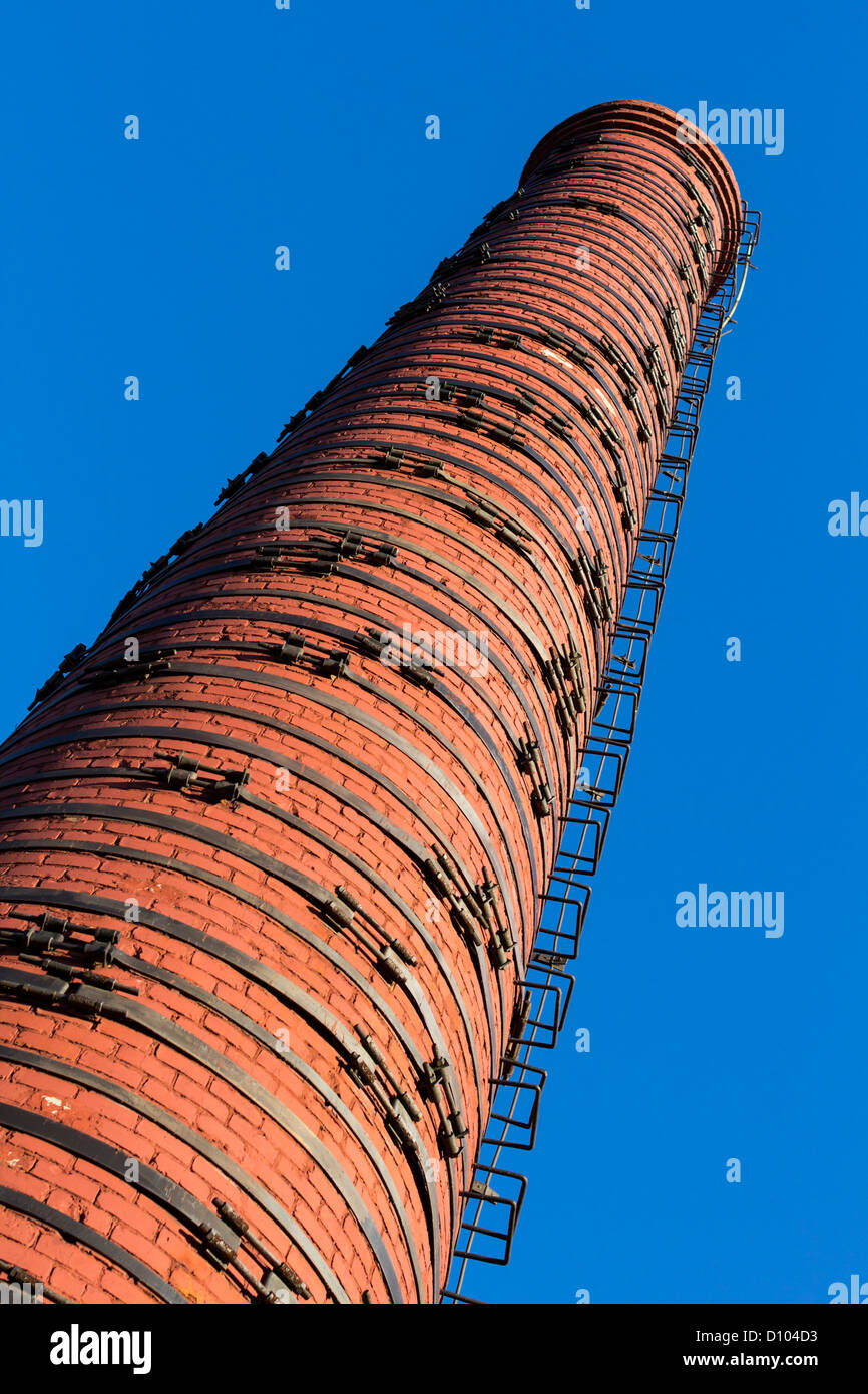 Cheminée en brique rouge renforcé à la Forteresse Pierre et Paul, Saint-Pétersbourg, Russie Banque D'Images