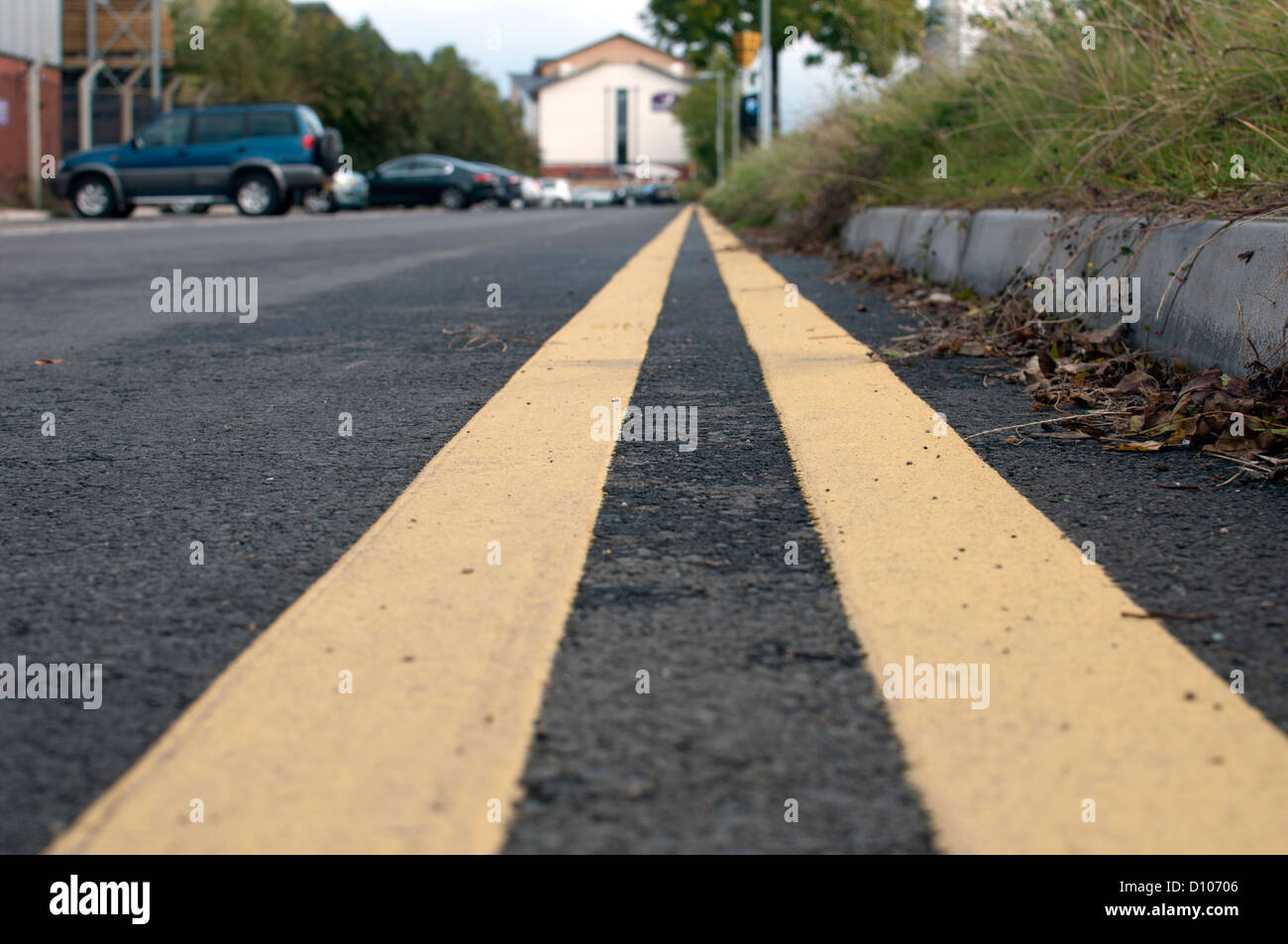 Les lignes jaunes double Banque D'Images