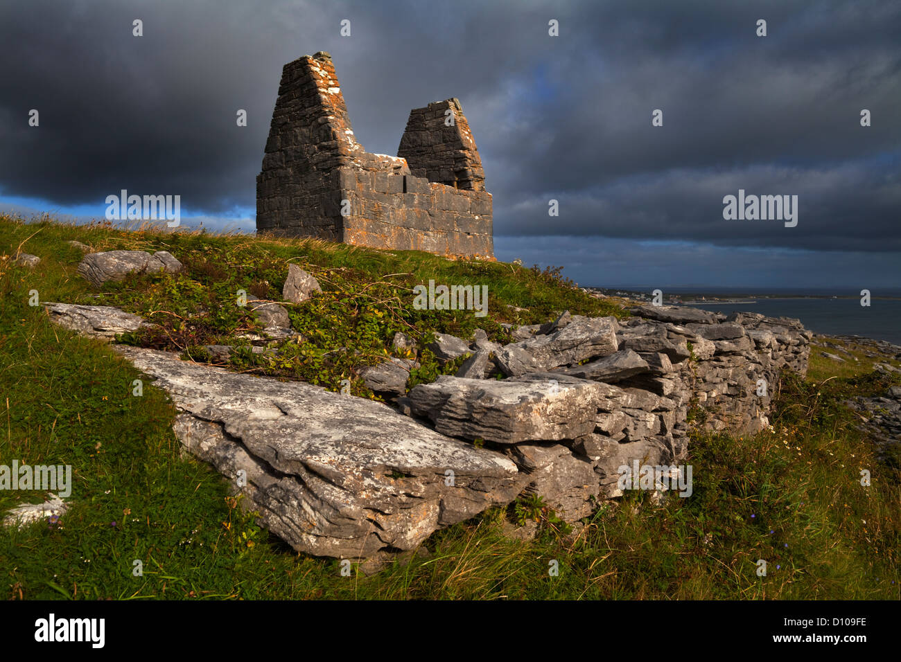 11e siècle Teampall Bheanain l'ermite oratoire, plus petite Eglise en Irlande, l'Inishmore, les îles Aran, Co Galway, Irlande Banque D'Images