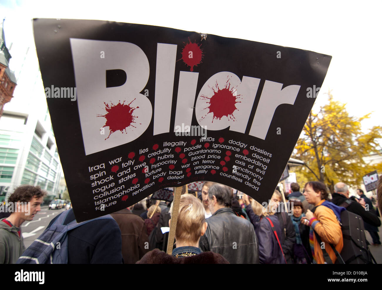 Des centaines de manifestants anti-guerre manifester contre la visite de Tony Blair à l'University College de Londres. Banque D'Images